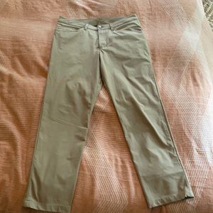 Lululemon Men’s size 32 men’s ABC pants.